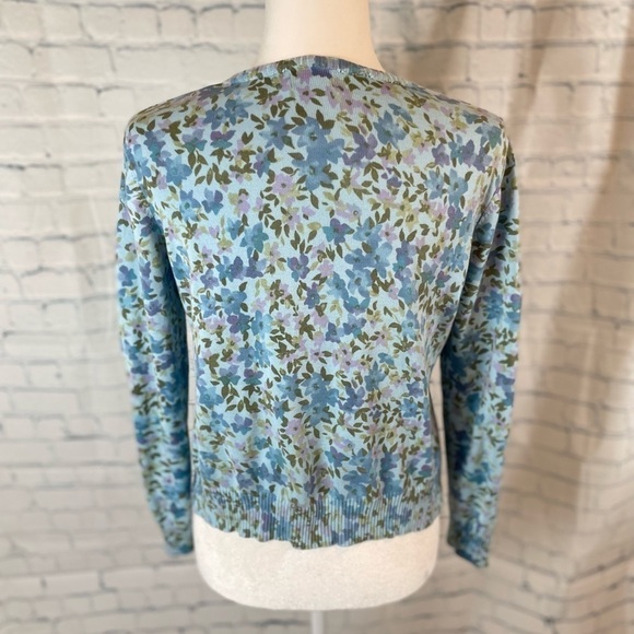 L.L. Bean 100% Cotton Blue Purple Floral classic Button Cardigan sweater top - Picture 4 of 16